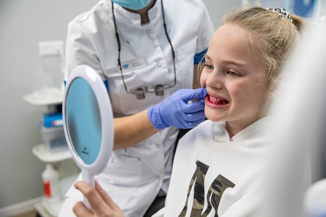 Met een vertrouwd gevoel naar de tandarts, nadruk op preventie (tanden kleuren)